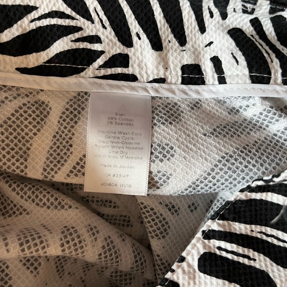 Talbots black and white capris size 8 - Picture 3 of 6